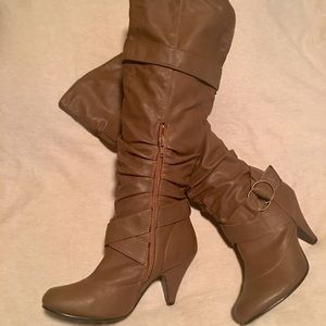 Slouchy brown boots